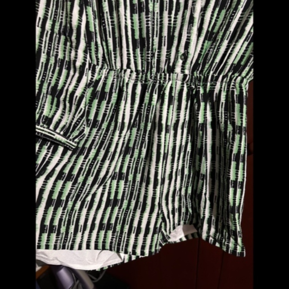 Jenn. Long Sleeve Geometric Romper Green, Black, White Size M - NWT - Picture 4 of 16